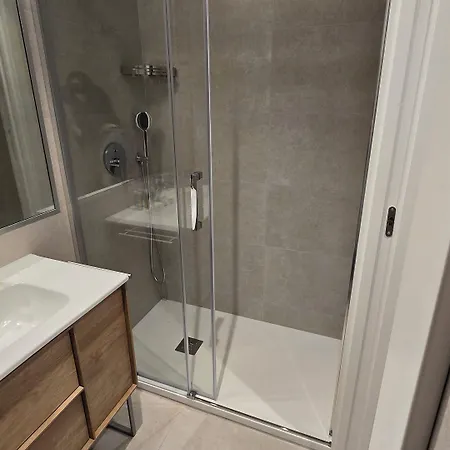 Rambla 24 By Holihome 게스트하우스 3*